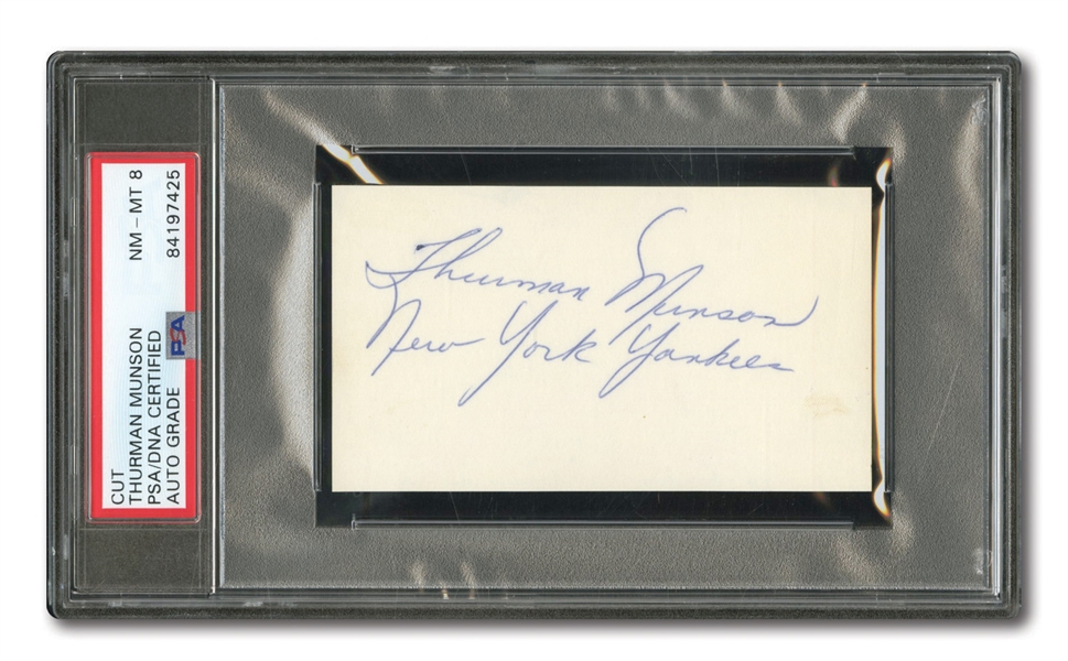 THURMAN MUNSON EARLY CAREER SIGNED CUT INDEX CARD INSCRIBED "NEW YORK YANKEES" (PSA/DNA NM-MT 8 AUTO.)